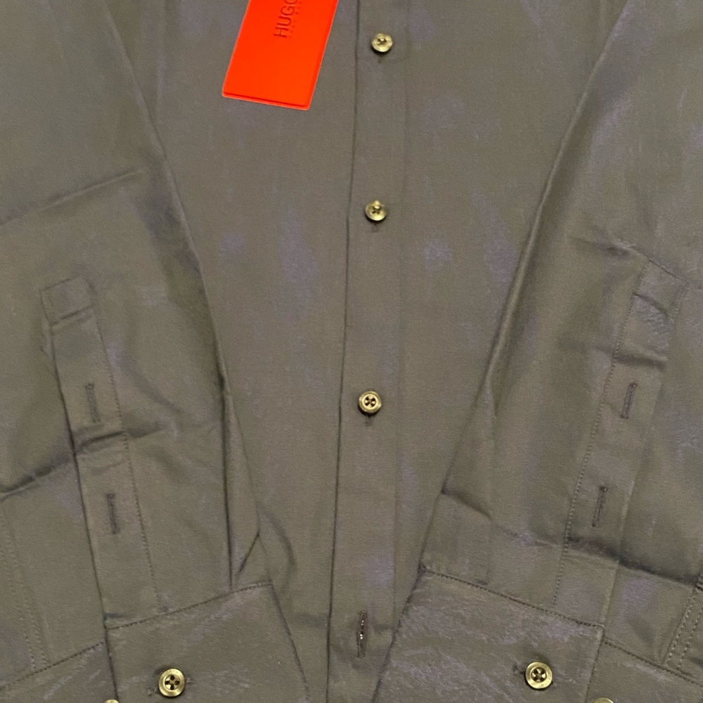 Hugo Boss button down (L) - Picture 2 of 4